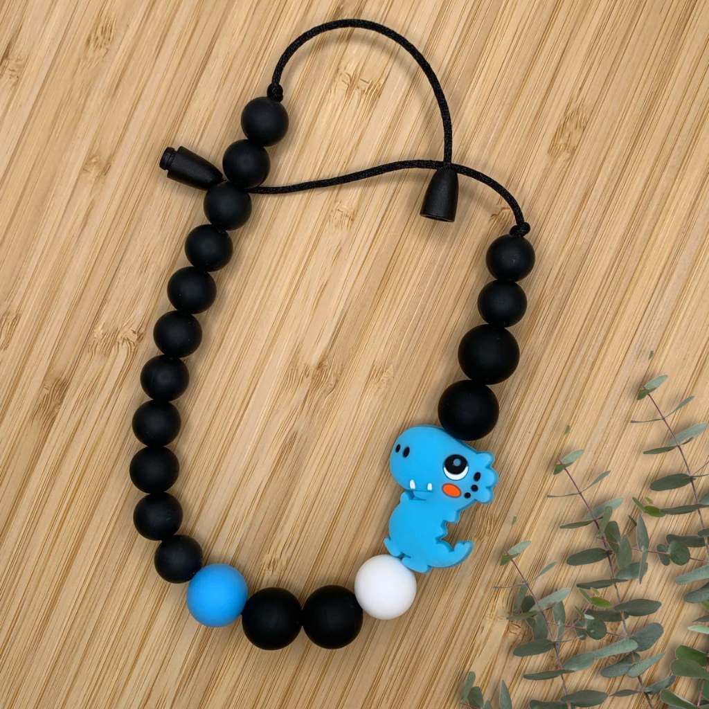 Collier dino à gros nez