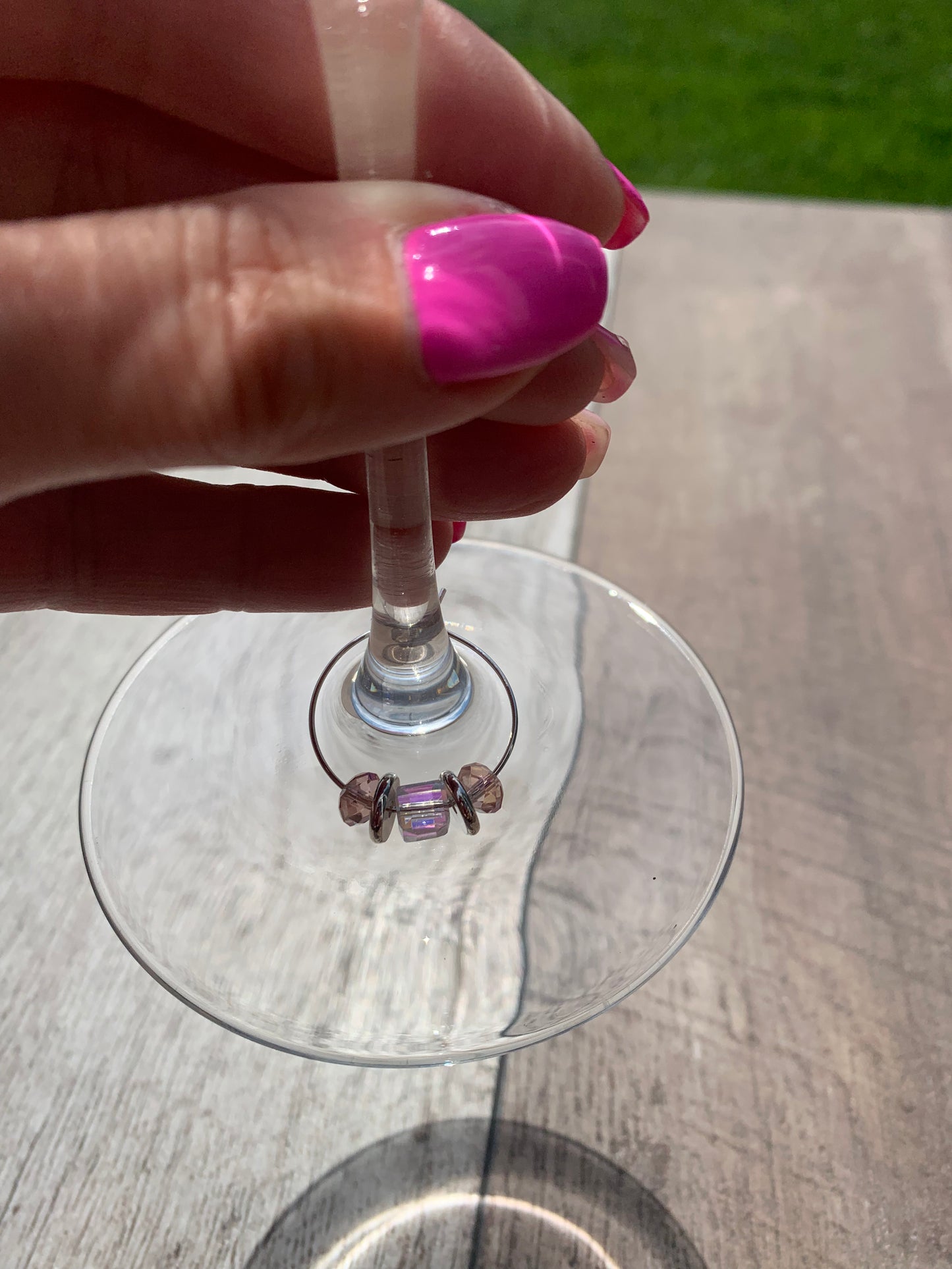 Identifiant à verre de vin avec bouchon